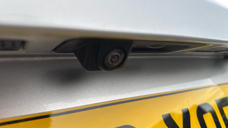 Jaguar F-Pace 2.0d Portfolio 5dr Auto AWD Diesel Estate